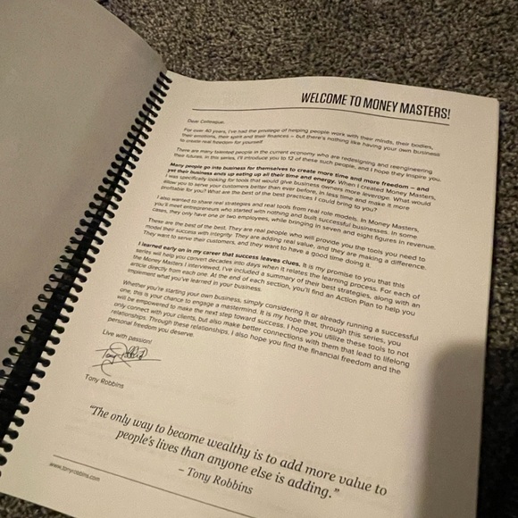 Tony Robbins course workbooks brand new - Picture 4 of 4